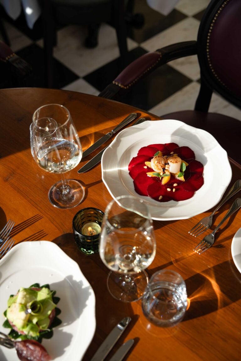 carpaccio barbabietola flatlay