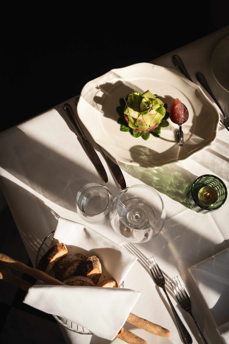 tablesetting tartare breadbasket